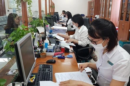 Giao dịch tại cơ quan bảo hiểm xã hội (Ảnh: VSS)