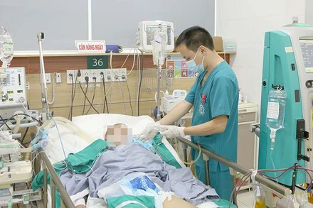 Điều trị cho người bệnh tại Trung tâm Chống độc, Bệnh viện Bạch Mai (Ảnh minh họa: bachmai.gov.vn).