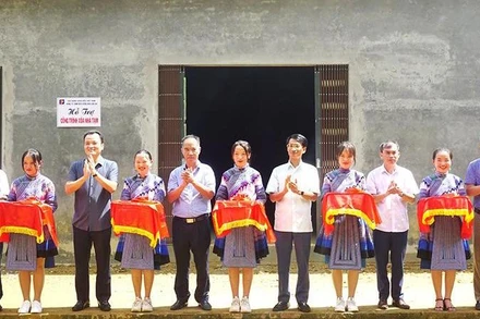 Khánh thành nhà hỗ trợ các hộ nghèo ở huyện Mường Khương, Lào Cai (Ảnh minh họa: Quốc Hồng).