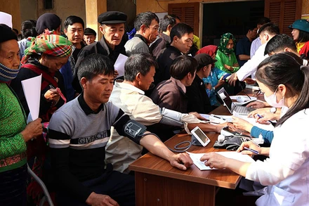 Huyện Xín Mần (Hà Giang) triển khai khám sức khỏe khỏe định kỳ cho người dân tại cơ sở, giúp giảm tải cho y tế tuyến trên.