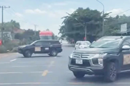 [Video] Lâm Đồng xác minh, làm rõ vụ ô tô chặn Quốc lộ 20 để mở đường cho đoàn xe doanh nhân 