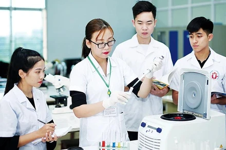 [Video] Nghiên cứu khoa học sẽ được đặt ngang hàng với đào tạo - Tạo tư duy mới phát triển khoa học, công nghệ trong giáo dục