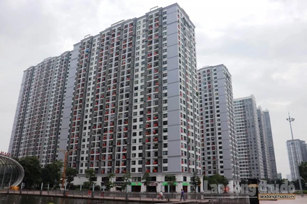 [Video] Chung cư tại Hà Nội rực rỡ cờ đỏ sao vàng