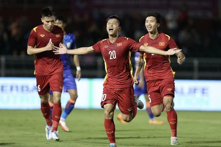 Đoàn quân của thầy Park chiến thắng giòn giã trước Đội tuyển Singapore và Ấn Độ.