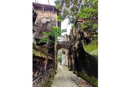 Đây tiếng thở than vọng từ buổi giao thời...