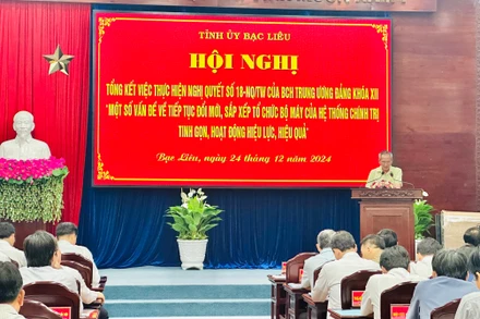 Đồng chí Lữ Văn Hùng, Ủy viên Trung ương Đảng, Bí thư Tỉnh ủy Bạc Liêu phát biểu chỉ đạo tại Hội nghị. (Ảnh: TRỌNG DUY)