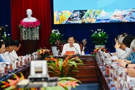 Đồng chí Lê Minh Khái, Bí thư Trung ương Đảng, Phó Thủ tướng Chính phủ, chủ trì hội nghị.