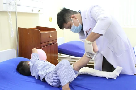 Một bé trai 3 tuổi ở Bạc Liêu bị quấn vào cánh quạt nước nuôi tôm