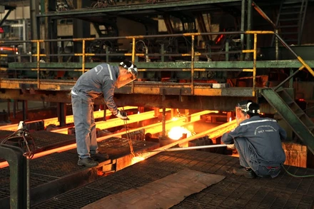 Phân xưởng cắt phôi thép tại Nhà máy gang thép Lào Cai.