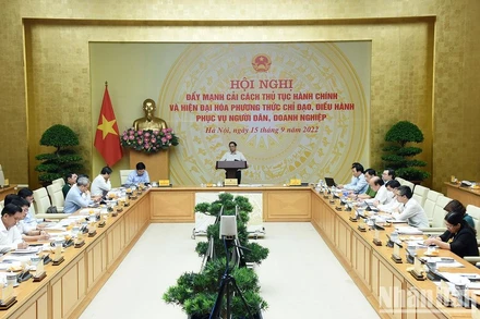 Thủ tướng nêu rõ: Càng "áp lực" thì càng phải "nỗ lực"; chuyển từ trạng thái "bị động" sang "chủ động"; tạo ra sự thân thiện, chia sẻ giữa cơ quan quản lý với người dân, doanh nghiệp khi thực hiện thủ tục hành chính.