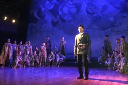 Cảnh trong vở "Người đi dép cao su".