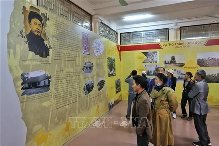 Khách tham quan buổi trưng bày. Ảnh: Danh Lam/TTXVN