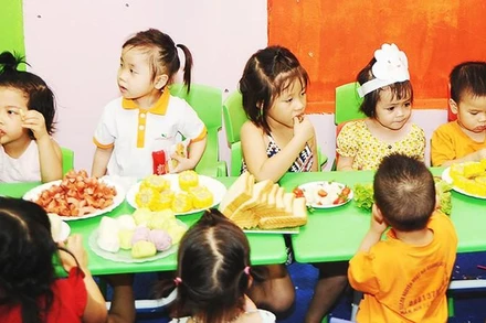 Cần bổ sung đầy đủ các nhóm chất dinh dưỡng trong bữa ăn để trẻ phát triển toàn diện. Ảnh: NAM HẢI