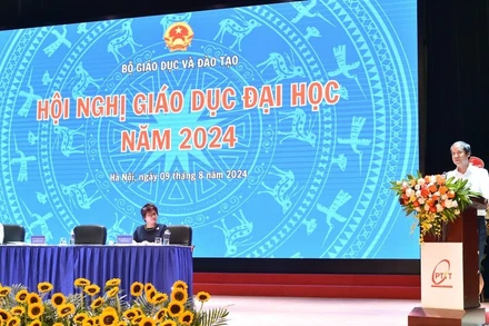 Bộ trưởng Giáo dục và Đào tạo Nguyễn Kim Sơn phát biểu tại Hội nghị.