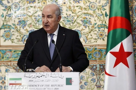 Tổng thống Algeria Abdelmadjid Tebboune phát biểu trong cuộc họp báo ở Algiers ngày 3/3/2024. (Ảnh: THX/TTXVN)