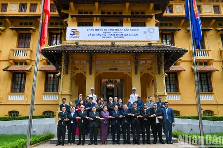 Bộ trưởng Bùi Thanh Sơn tin tưởng với nền tảng vững chắc, dày công vun đắp nửa thế kỷ qua cộng hưởng với những khát vọng của mình, ASEAN sẽ trở thành một Cộng đồng phát triển bao trùm, bền vững và là tâm điểm tăng trưởng của khu vực và thế giới. (Ảnh: THÀNH ĐẠT)