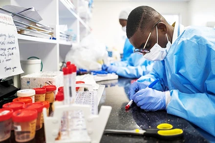 Người dân tại châu Phi dễ tiếp cận vaccine hơn trong tương lai. Ảnh: WHO