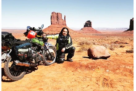 Cùng Meo, chiếc xe cà tàng mang biển số Việt Nam, Trần Đặng Đăng Khoa đã có chuyến chu du thế giới dài hơn 80 nghìn cây số. Ảnh: Nhân vật cung cấp