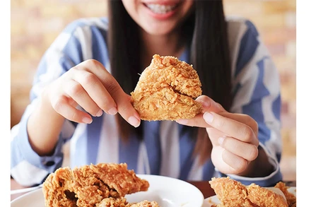 Gà rán được làm từ thịt nuôi cấy của hãng Good Meat. Ảnh: CNN