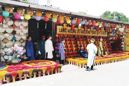 Ngày vui làng hương.