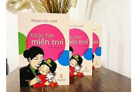 Khúc hát lịch sử trong vũ trụ tuổi thơ