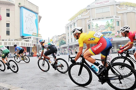 Ở chặng 3 này, các cua-rơ phải hoàn thành 25 vòng quanh hồ Gươm tương đương 42,5 km. 