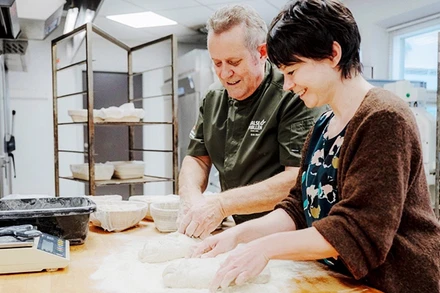 Bánh mì chua được làm từ bột nguyên cám tại Valsemøllen. Ảnh: THE GUARDIAN