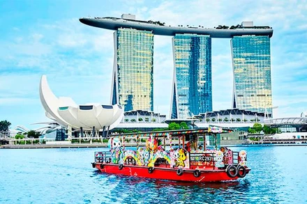 Du thuyền trên sông Singapore. Ảnh: KLOOK