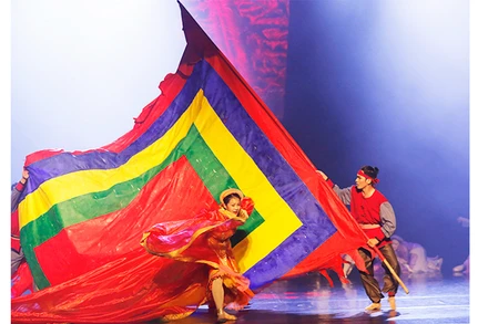 Vai trò của văn nghệ sĩ rất quan trọng trong việc phát huy các giá trị văn hóa.