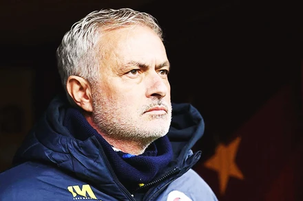 Mourinho lại... bị phạt