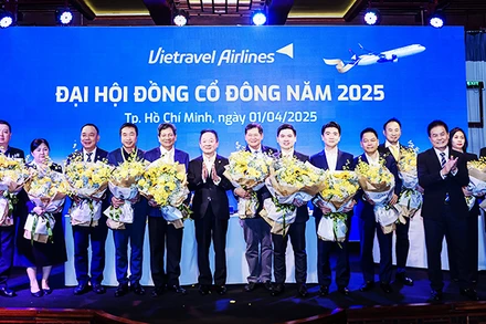 Hội đồng quản trị và Ban Kiểm soát mới nhiệm kỳ 2025-2030 của Vietravel Airlines ra mắt đại hội đồng cổ đông.
