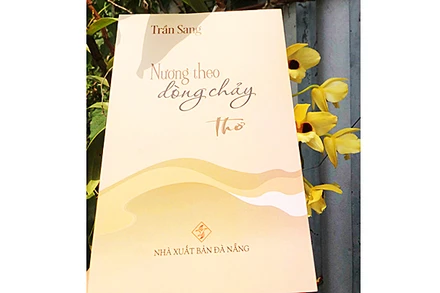 Miền nhớ thương, miền tỉnh thức