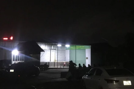 Hiện trường vụ nổ được lực lượng công an phong tỏa, điều tra