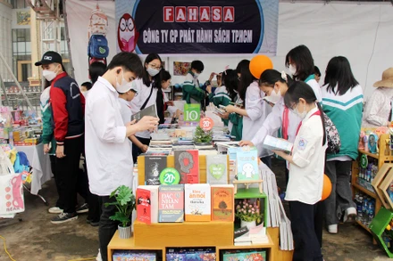 Một gian trưng bày sách trong khai mạc Ngày Sách và Văn hóa đọc Việt Nam lần thứ 2 tại Bắc Giang.