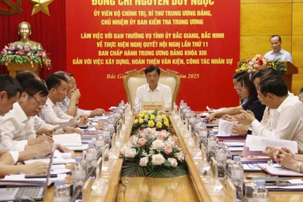 Đoàn công tác Trung ương do đồng chí Nguyễn Duy Ngọc làm trưởng đoàn làm việc với Tỉnh ủy Bắc Giang, Bắc Ninh.