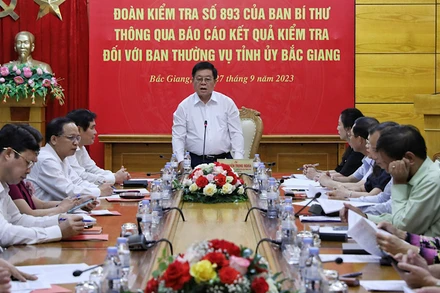 Đồng chí Nguyễn Trọng Nghĩa phát biểu tại buổi làm việc.