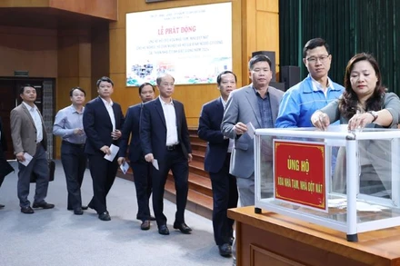 Các đại biểu ủng hộ trực tiếp chương trình tại lễ phát động.