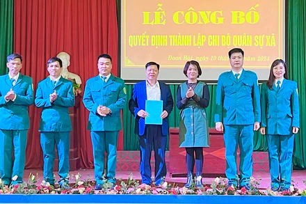 Đảng ủy xã Đoan Bái (Hiệp Hòa) công bố Quyết định thành lập Chi bộ Quân sự xã.