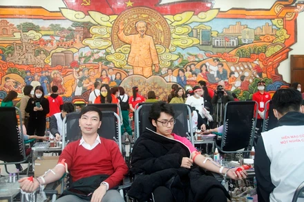 Các tình nguyện viên hiến máu tại Lễ hội Xuân hồng Bắc Giang năm 2023.