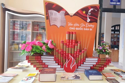 Gian trưng bày tư liệu “ Đề cương văn hóa Việt Nam”.