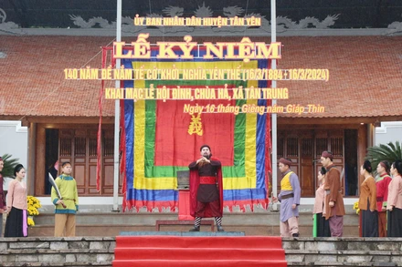 Màn diễn xướng “Đề Nắm tế cờ khởi nghĩa Yên Thế” do diễn viên Nhà hát Chèo tỉnh Bắc Giang biểu diễn.