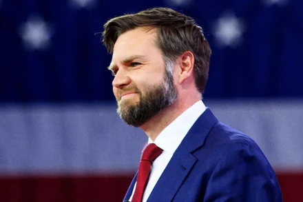 [Video] Phó Tổng thống Mỹ cứu chính sách thuế quan của ông D. Trump vào phút chót