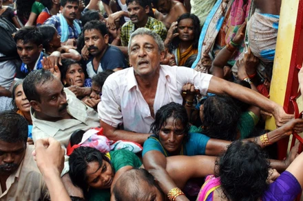 [Video] Ấn Độ: Giẫm đạp tại lễ hội gây nhiều thương vong