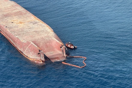 [Video] Ít nhất 4 người thiệt mạng, 7 người mất tích do lật tàu ngoài khơi Philippines