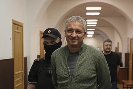 [Video] Nga xét xử cựu Thứ trưởng quốc phòng tội tham ô, nhận hối lộ