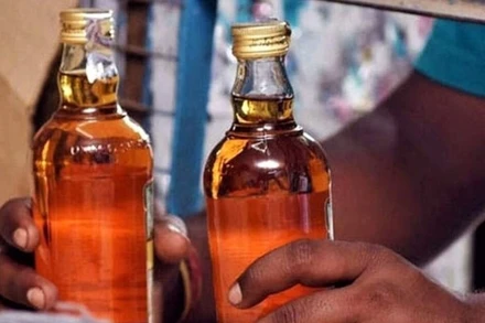 [Video] Ấn Độ: Ngộ độc rượu khiến ít nhất 14 người tử vong