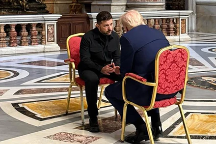 [Video] Ông D. Trump và ông Zelensky “gặp riêng” tại lễ tang Giáo hoàng