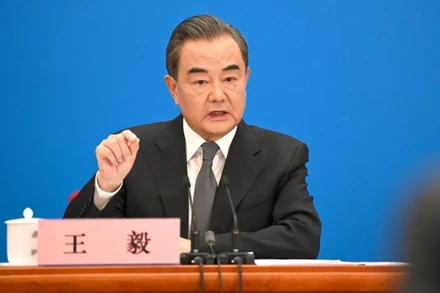 [Video] Bộ trưởng Ngoại giao Trung Quốc bình luận cứng rắn về chính sách thuế quan của Mỹ