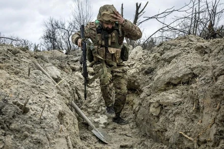 [Video] Nhóm binh lính Ukraine bị bao vây ở Kursk đã ra hàng quân Nga