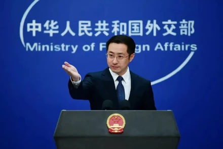 [Video] Trung Quốc bác cáo buộc cung cấp vũ khí cho Nga